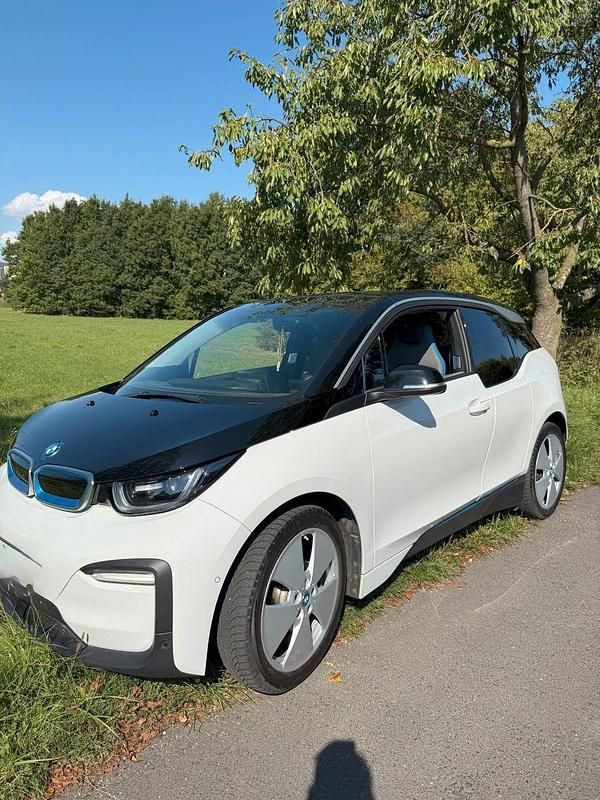 Weiß Gebraucht 2020 BMW i3 Kleinwagen | 19.700 € (Fairer Preis) - Bild 1/4