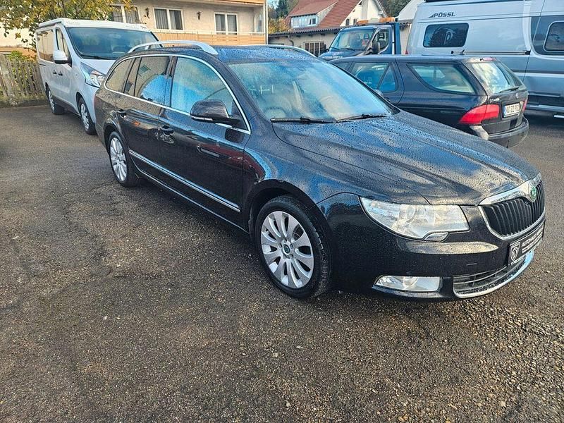 Gebraucht Skoda Superb Elegance 140 PS (102 kW) 2011 Schwarz Kombi