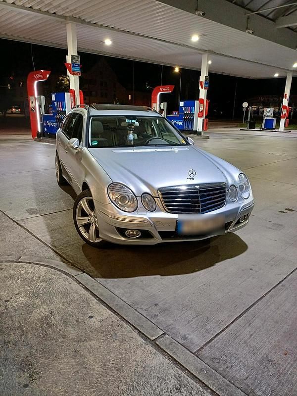Silber Gebraucht 2007 Mercedes E320 AMG Kombi | 8.150 € - Bild 1/4