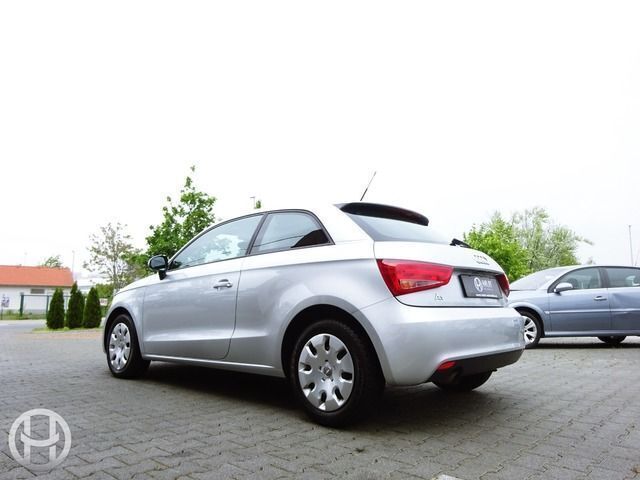 Gebraucht Audi A1 Attraction 86 PS (63 kW) 2011 Silber metallic Kleinwagen