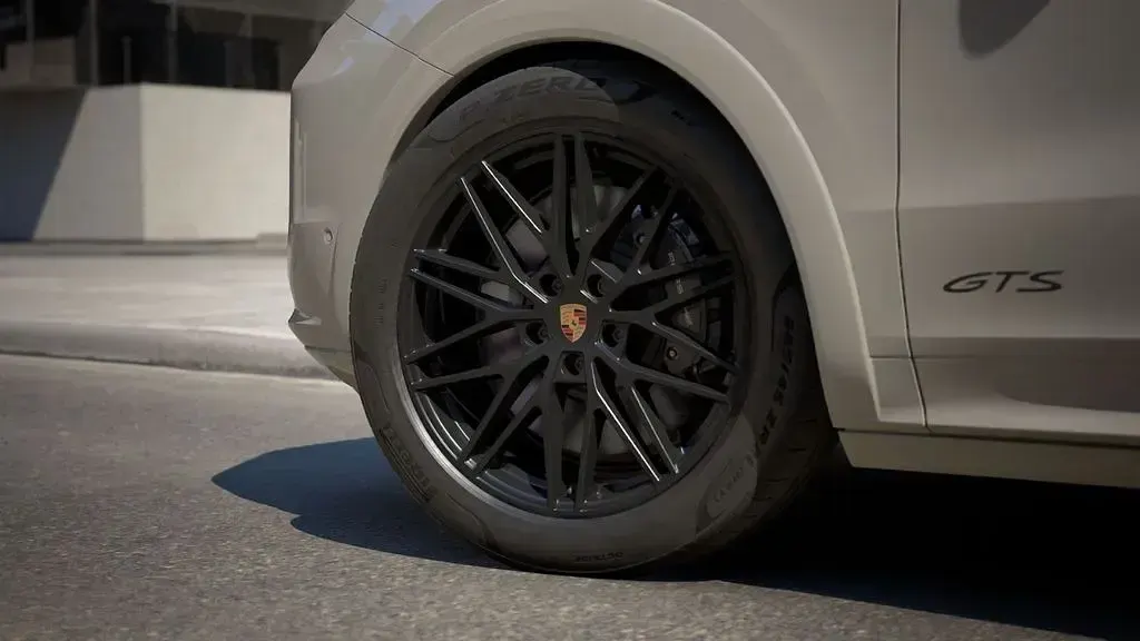 Neu Porsche Cayenne Coupe GTS 500 PS (367 kW) 2026 Kreide SUV