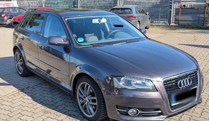 Grau Gebraucht 2011 Audi A3 Sportback Ambition Kombi | 6.800 € (Fairer Preis) - Bild 1/4