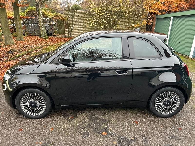 Schwarz Gebraucht 2021 Fiat 500e Icon Kleinwagen | 19.800 € (Etwas zu teuer) - Bild 1/4