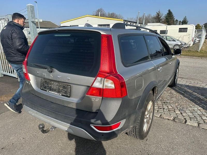 Gebraucht Volvo XC70 Kinetic 163 PS (119 kW) 2011 Grau Kombi