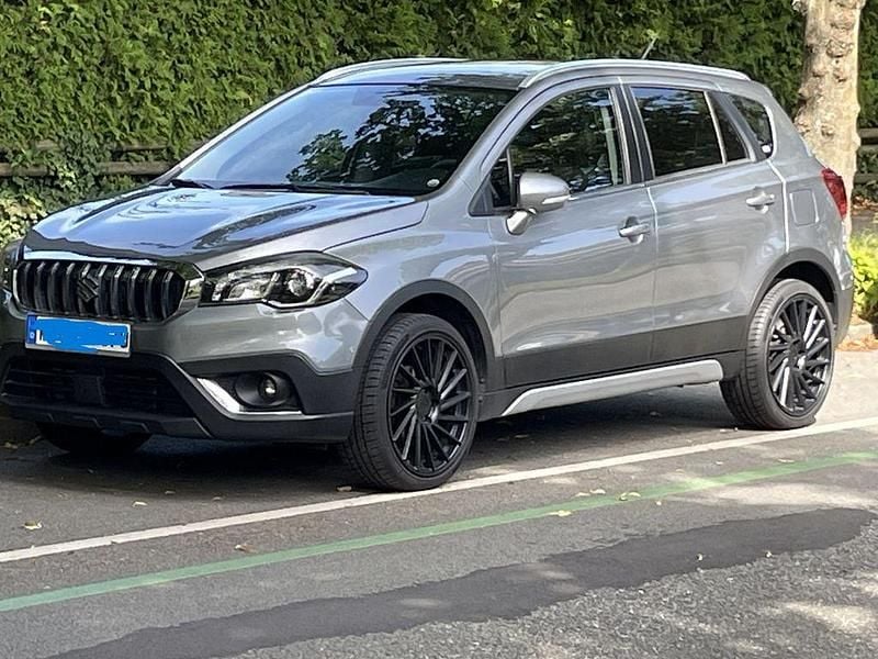 Grau Gebraucht 2020 Suzuki SX4 S-Cross Comfort SUV | 13.990 € (Fairer Preis) - Bild 1/4