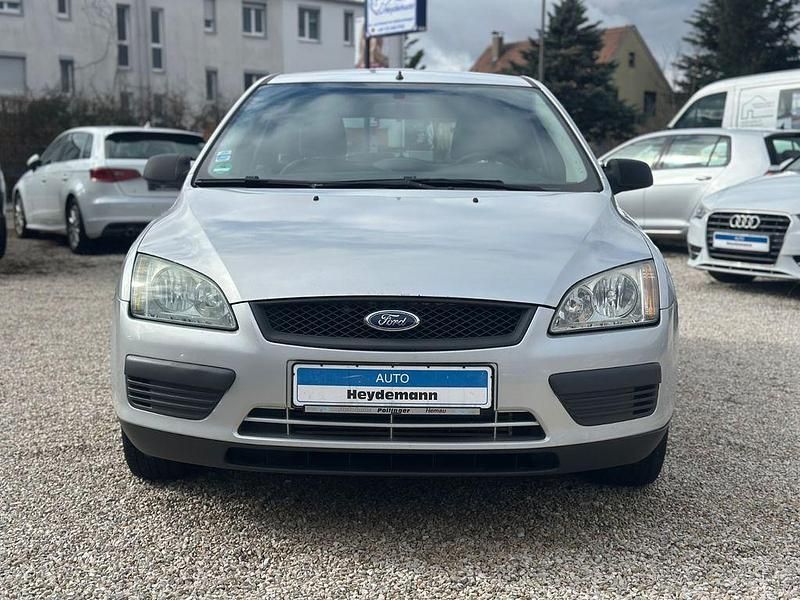 Gebraucht Ford Focus Trend 90 PS (66 kW) 2005 Silber Limousine