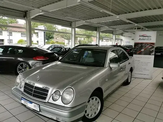 Brugt Mercedes E200 136 HK (100 kW) 1995 Sedan
