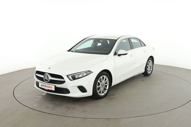 Weiß Gebraucht 2020 Mercedes A220 Progressive Limousine | 26.890 € (Fairer Preis) - Bild 1/4