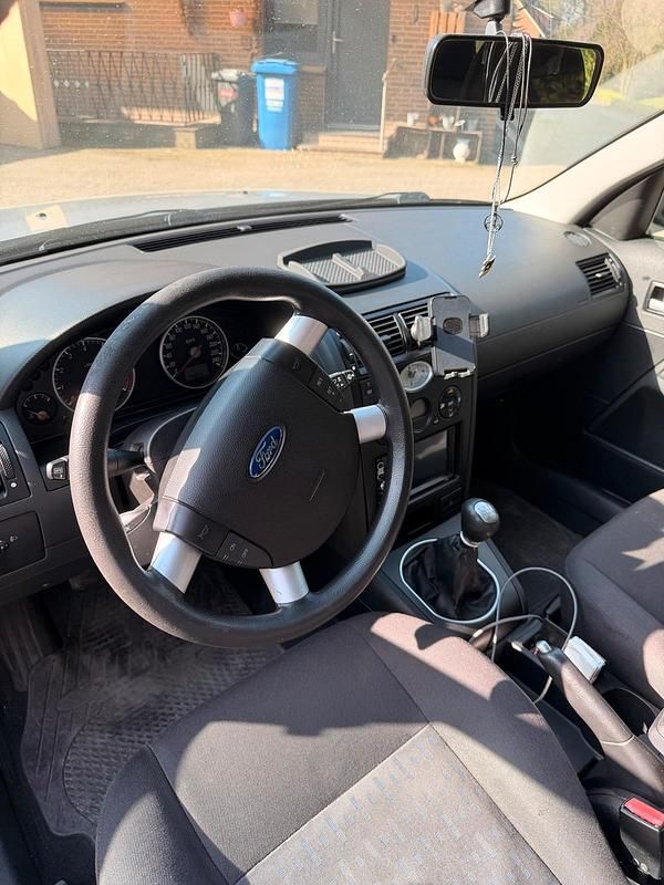 Gebraucht Ford Mondeo 125 PS (91 kW) 2003 Silber Kombi