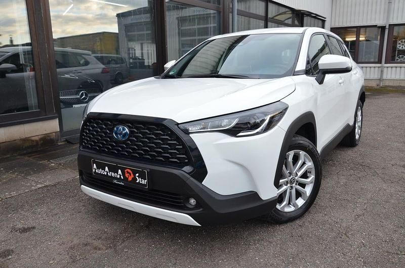 Weiß Gebraucht 2023 Toyota Corolla Cross Comfort SUV | 29.790 € - Bild 1/4