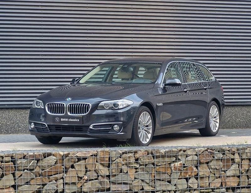 Grau Gebraucht 2014 BMW 528 Luxury Line Kombi | 15.250 € (Fairer Preis) - Bild 1/4
