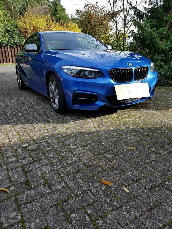 Blau Gebraucht 2017 BMW M240 M Sport Coupé | 38.000 € (Etwas zu teuer) - Bild 1/4