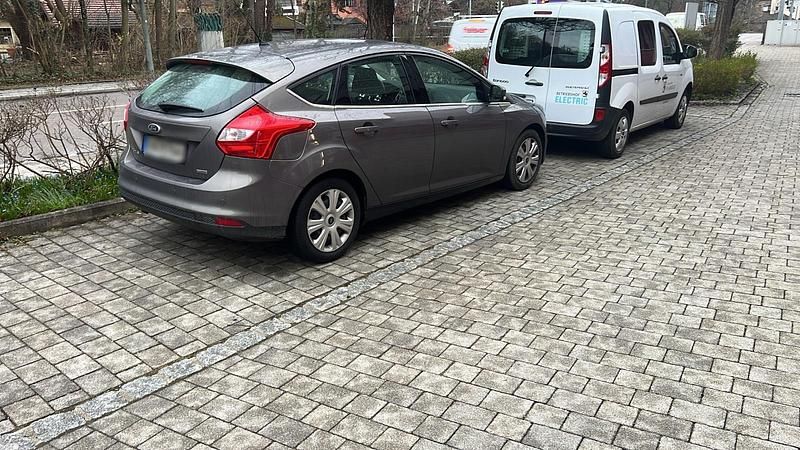 Occasion Ford Focus 125 ch (91 kW) 2012 Gris Citadine