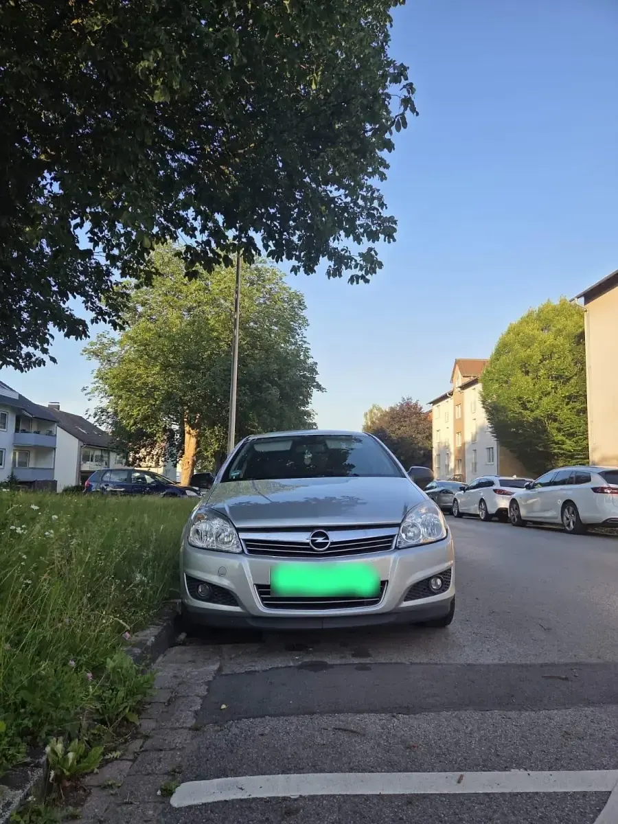 Gebraucht Opel Astra 116 PS (85 kW) 2008 Silber Kleinwagen