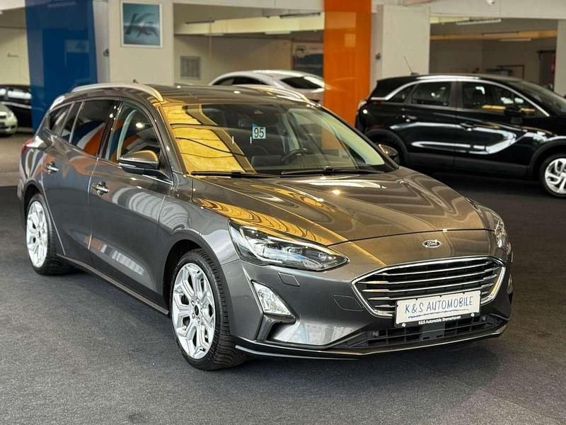 Grau Gebraucht 2019 Ford Focus Titanium Kombi | 17.999 € (Etwas zu teuer) - Bild 1/4