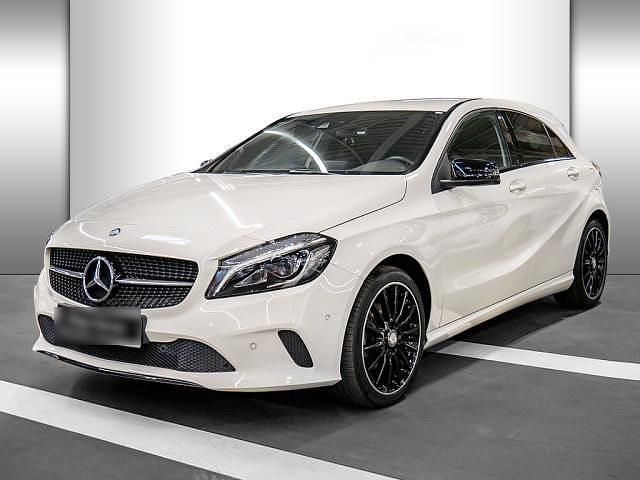 Weiß Gebraucht 2017 Mercedes A180 Style Kleinwagen | 14.450 € (Guter Preis) - Bild 1/4