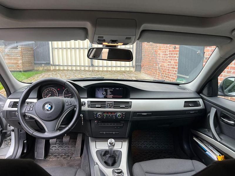 Gebraucht BMW 320 170 PS (125 kW) 2011 Silber Kombi