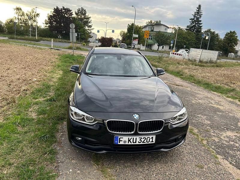 Schwarz Gebraucht 2019 BMW 318 Performance Kombi | 22.699 € (Guter Preis) - Bild 1/4