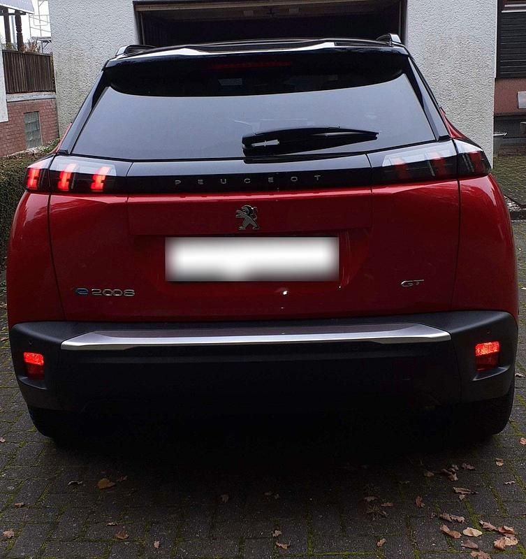 Second-hand Peugeot e-2008 GT 100 kW (136 CP) 2021 Roșu SUV