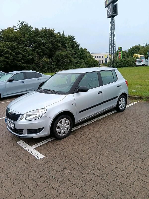 Silber Gebraucht 2012 Skoda Fabia Kleinwagen | 2.500 € (Guter Preis) - Bild 1/4
