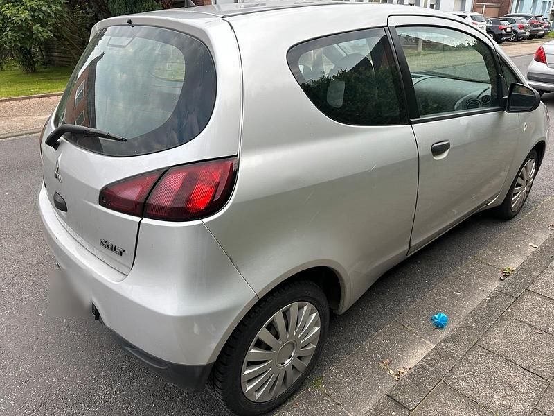 Gebraucht Mitsubishi Colt 95 PS (69 kW) 2009 Silber Kleinwagen