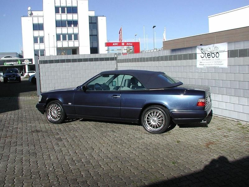Gebraucht Mercedes E220 150 PS (110 kW) 1997 Grau Cabrio