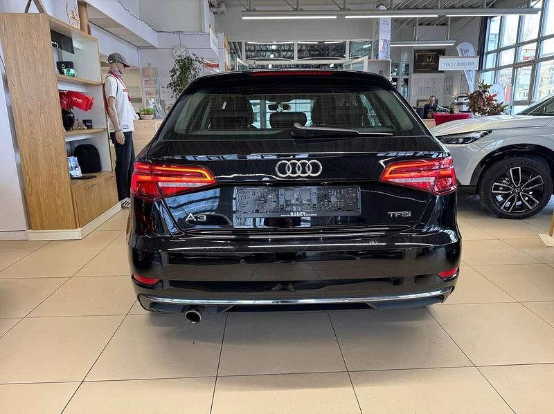 Gebraucht Audi A3 Sportback Design 116 PS (85 kW) 2017 Brillantschwarz Kleinwagen