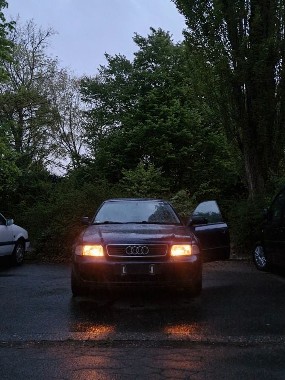 Blau Gebraucht 1996 Audi A4 Limousine | 600 € (Superpreis) - Bild 1/4