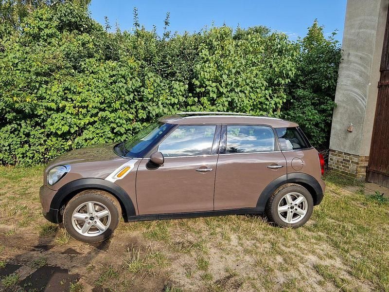 Braun Gebraucht 2011 Mini Countryman SUV | 7.700 € - Bild 1/4