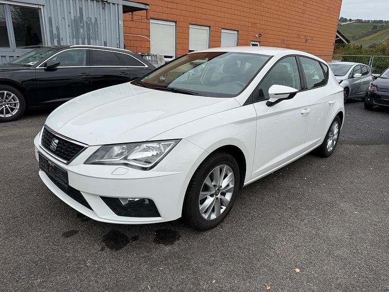 Weiß Gebraucht 2017 Seat Leon Limousine | 6.999 € (Fairer Preis) - Bild 1/4