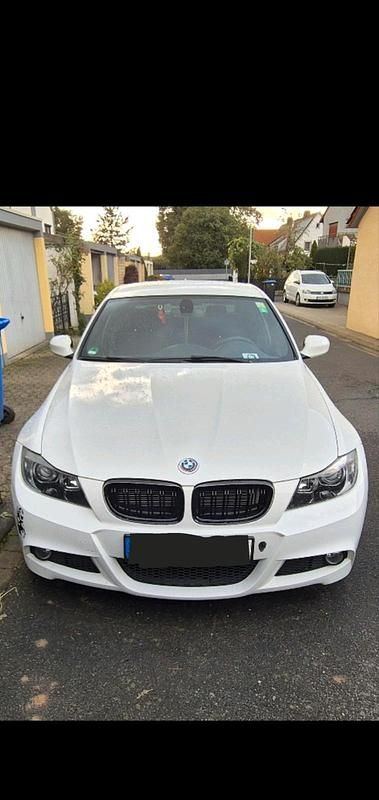 Weiß Gebraucht 2011 BMW 320 M Sport Limousine | 5.000 € (Superpreis) - Bild 1/4
