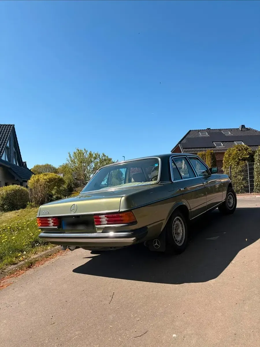 Gebraucht Mercedes 200 109 PS (80 kW) 1983 Grün Limousine