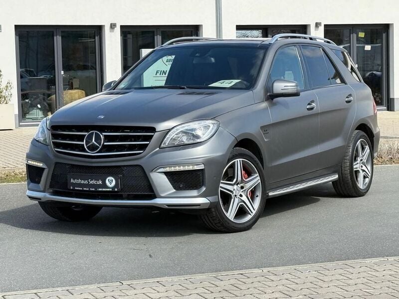 Palladiumsilber metalliclack Gebraucht 2012 Mercedes ML63 AMG AMG SUV | 22.790 € - Bild 1/4