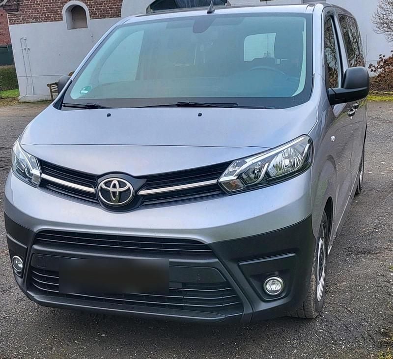 Gebraucht Toyota Proace Verso 144 PS (105 kW) 2022 Grau Van