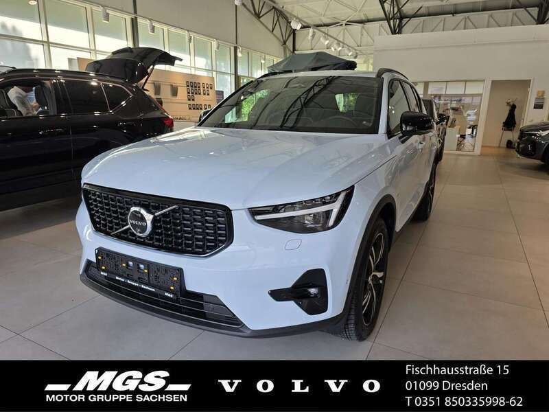 Cloud blue, solid / solid Gebraucht 2024 Volvo XC40 Plus SUV | 35.150 € (Guter Preis) - Bild 1/4