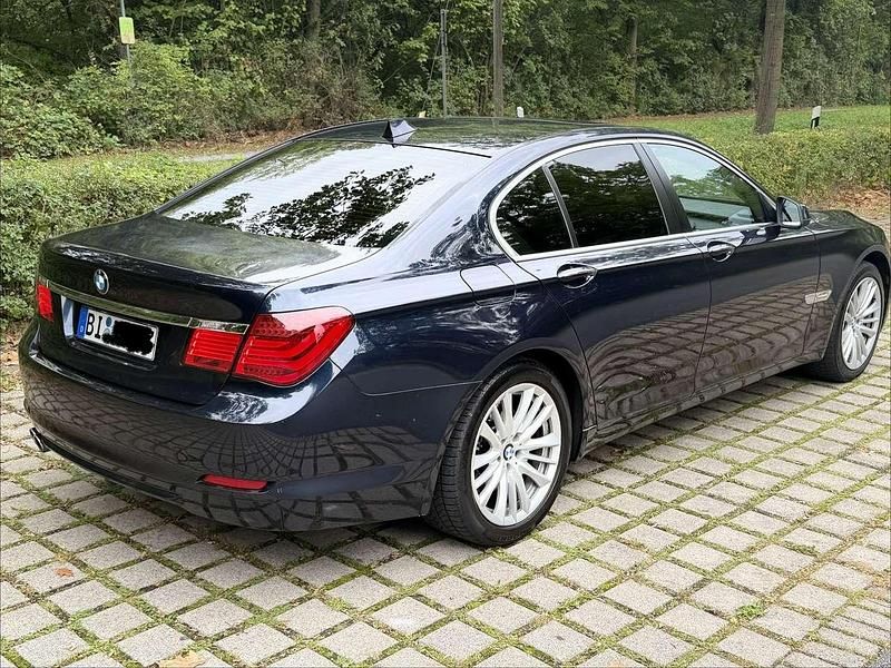 Gebraucht BMW 730 245 PS (180 kW) 2010 Imperialblau brillanteffekt Limousine