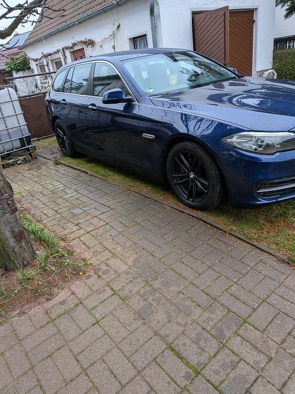 Gebraucht BMW 525 Luxury Line 218 PS (160 kW) 2015 Blau Kombi