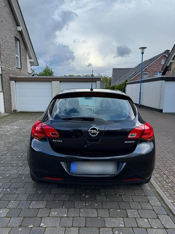 Gebraucht Opel Astra 99 PS (72 kW) 2012 Schwarz Kleinwagen