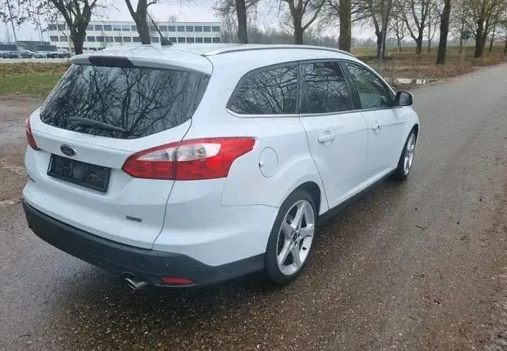 Gebraucht Ford Focus 182 PS (133 kW) 2012 Weiß Kombi