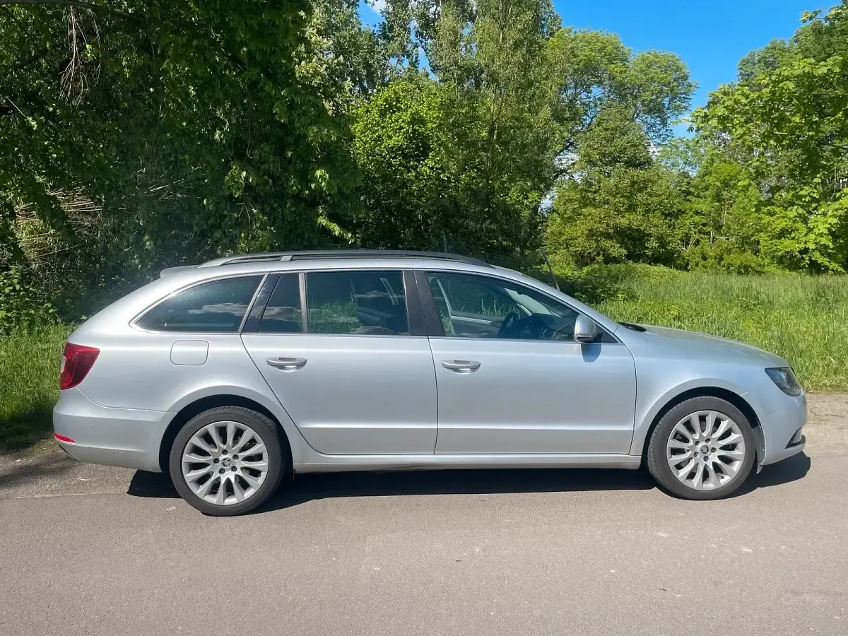 Gebraucht Skoda Superb 200 PS (147 kW) 2014 Silber Kombi