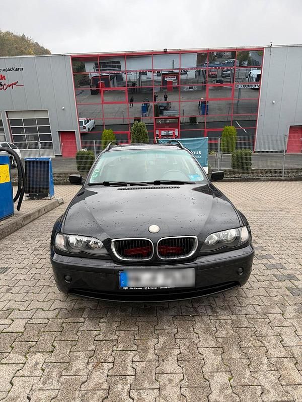 Schwarz Gebraucht 2004 BMW 320 Kombi | 2.200 € (Fairer Preis) - Bild 1/4