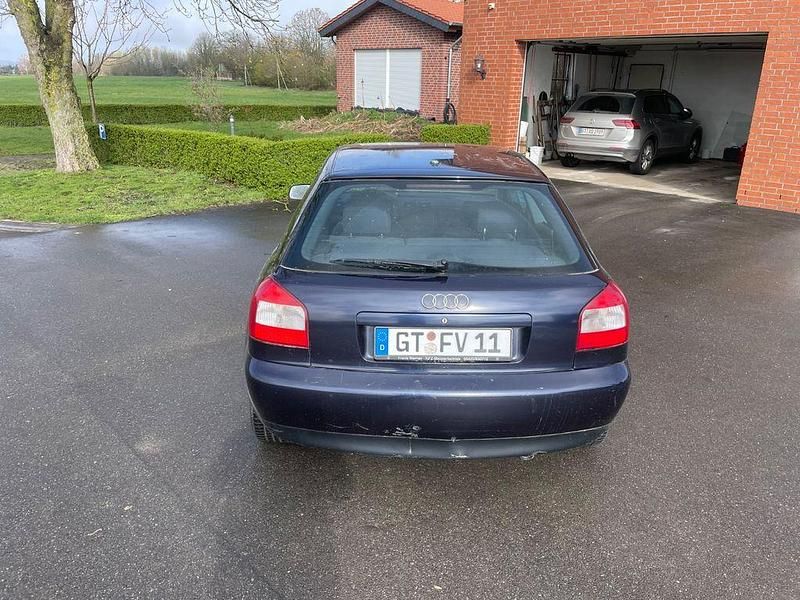 Gebraucht Audi A3 Ambiente 125 PS (91 kW) 2002 Blau Kleinwagen