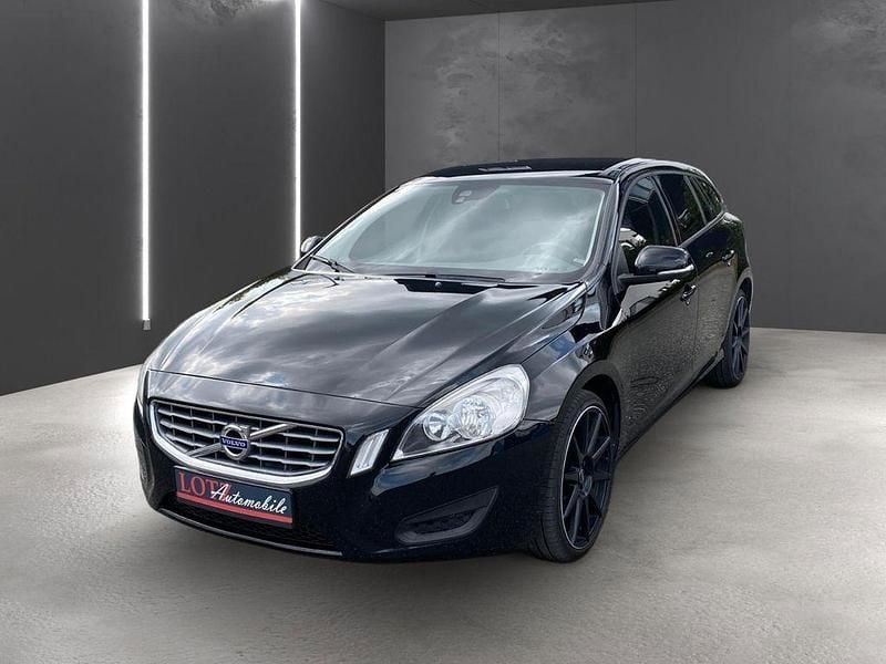Schwarz Gebraucht 2011 Volvo V60 Kinetic Kombi | 8.990 € (Etwas zu teuer) - Bild 1/4