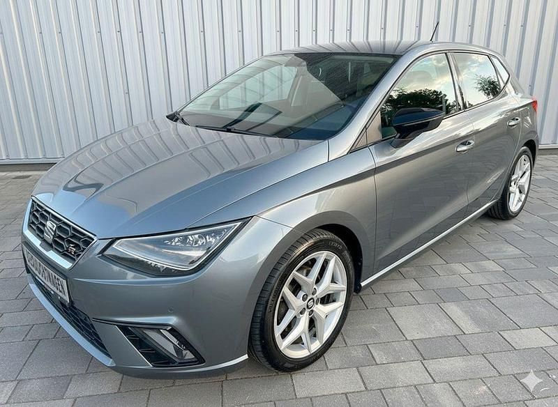 Grau Gebraucht 2018 Seat Ibiza FR Limousine | 9.999 € (Guter Preis) - Bild 1/4