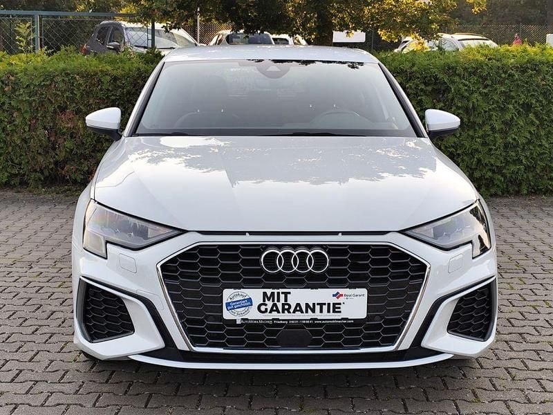 Weiß Gebraucht 2022 Audi A3 Sportback e-tron S-Line Limousine | 24.790 € (Fairer Preis) - Bild 1/4