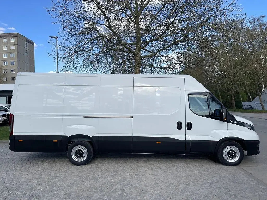 Używany Iveco Daily 156 KM (114 kW) 2021 Biały Van