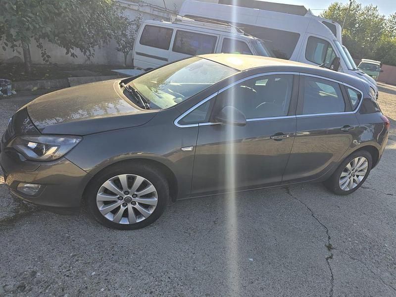 Gebraucht Opel Astra 110 PS (80 kW) 2011 Grau Limousine