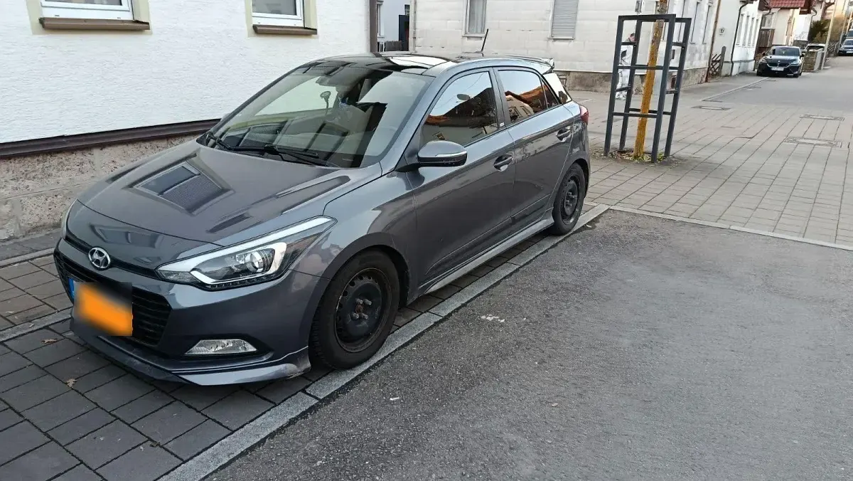 Second-hand Hyundai i20 Active 120 CP (88 kW) 2017 Albastru Hatchback