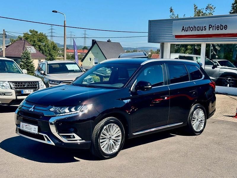 Schwarz Gebraucht 2021 Mitsubishi Outlander P-HEV Spirit+ SUV | 27.990 € (Etwas zu teuer) - Bild 1/4