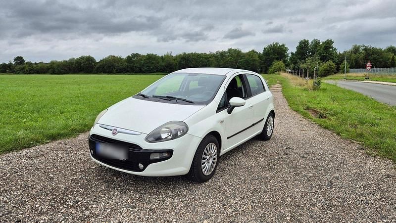 Weiß Gebraucht 2011 Fiat Grande Punto Kleinwagen | 3.400 € (Fairer Preis) - Bild 1/4
